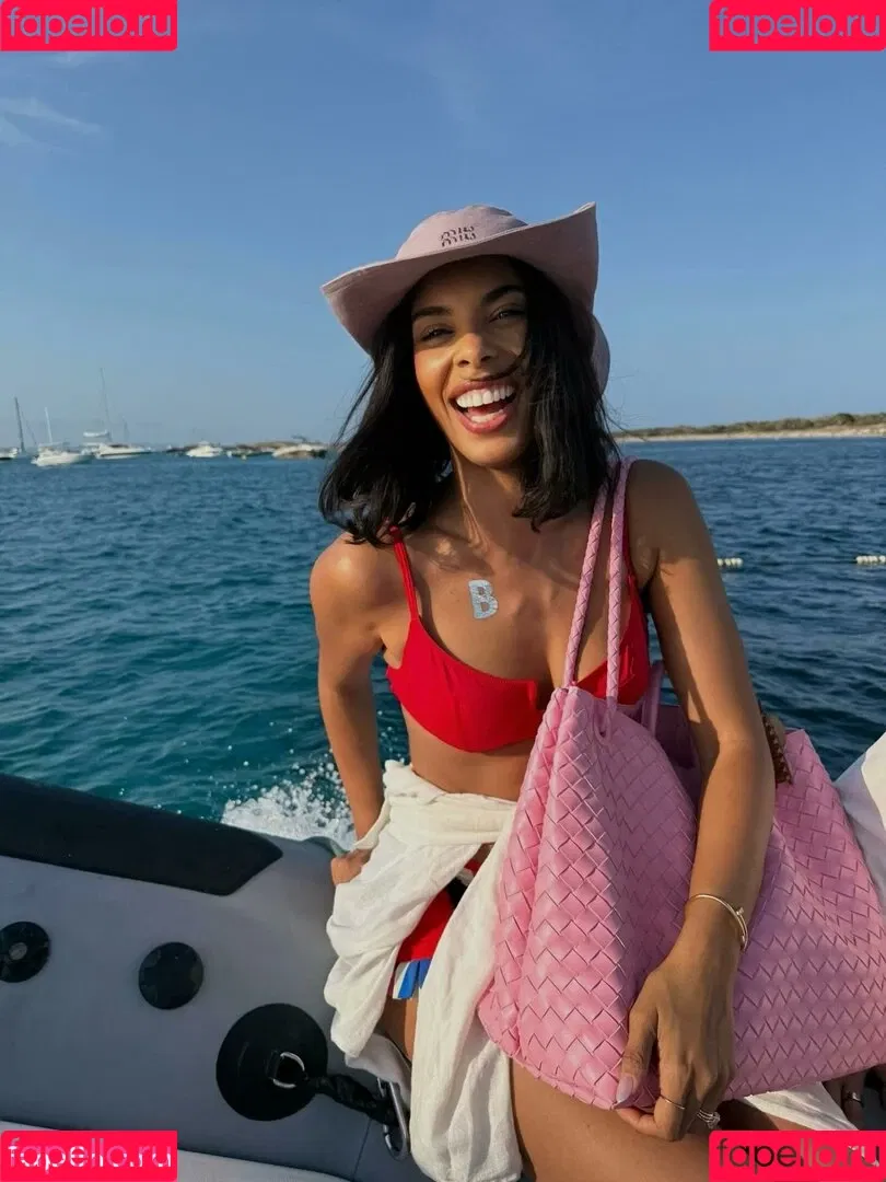 Rochelle Humes / rochellehumes Onlyfans Photo Gallery 