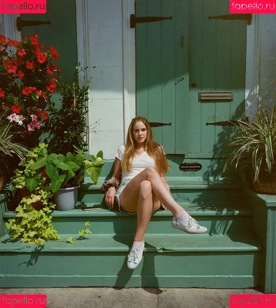 Lana Del Rey / lanadelreypictures / lanaraybabyx Onlyfans Photo Gallery 