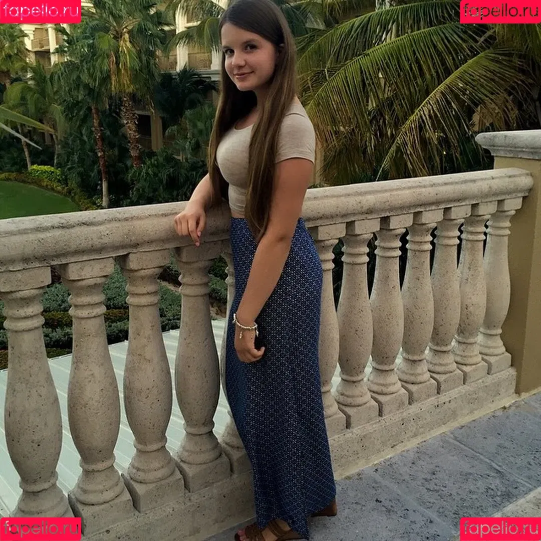 Elizabeth M / elizabethkm / elizabethnyk Onlyfans Photo Gallery 
