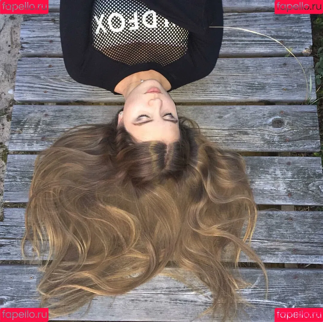 Elizabeth M / elizabethkm / elizabethnyk Onlyfans Photo Gallery 