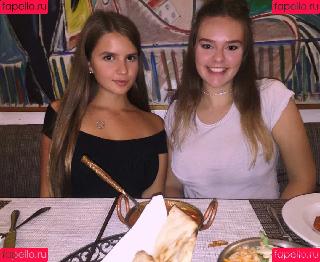 Elizabeth M / elizabethkm / elizabethnyk Onlyfans Photo Gallery 
