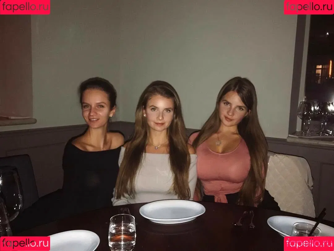 Elizabeth M / elizabethkm / elizabethnyk Onlyfans Photo Gallery 