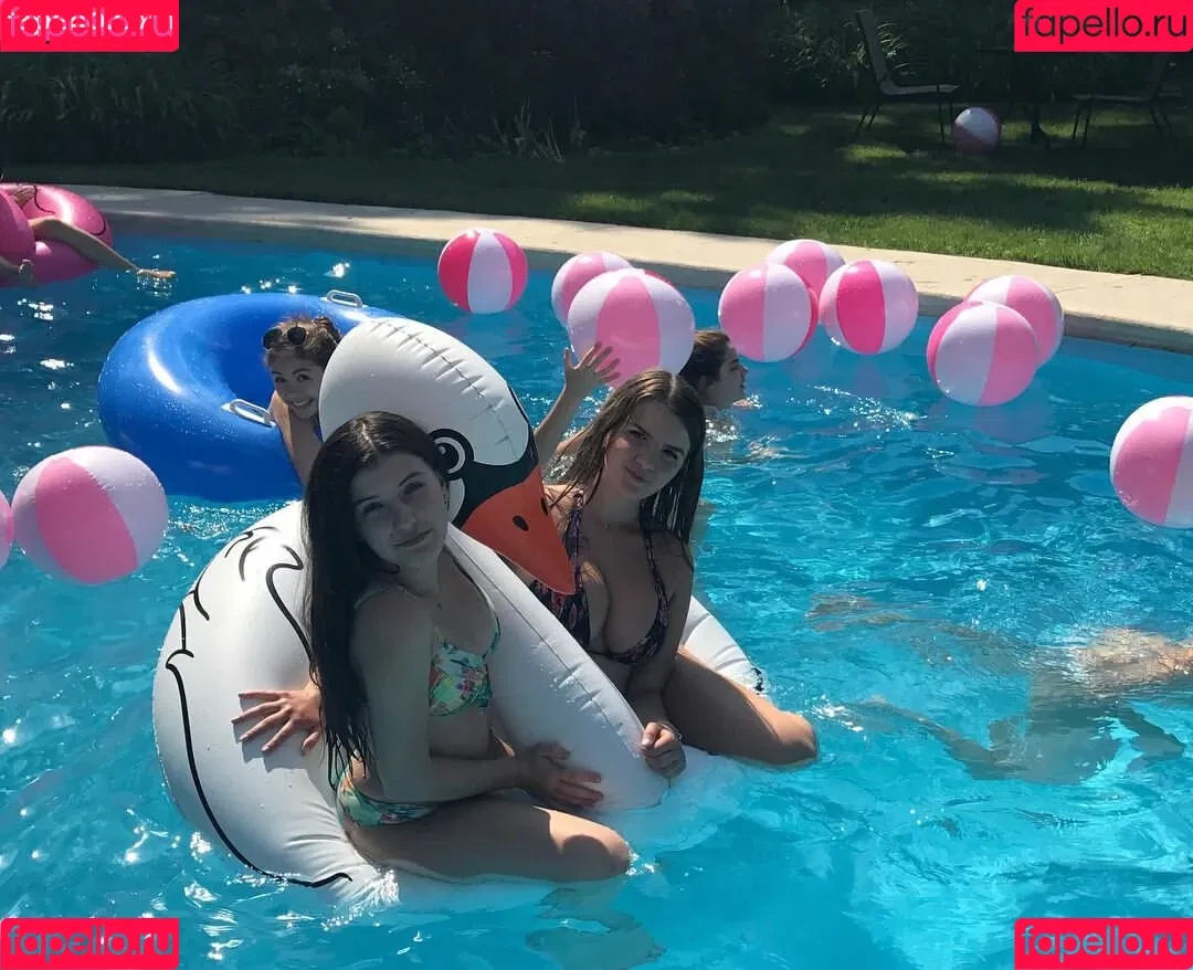 Elizabeth M / elizabethkm / elizabethnyk Onlyfans Photo Gallery 