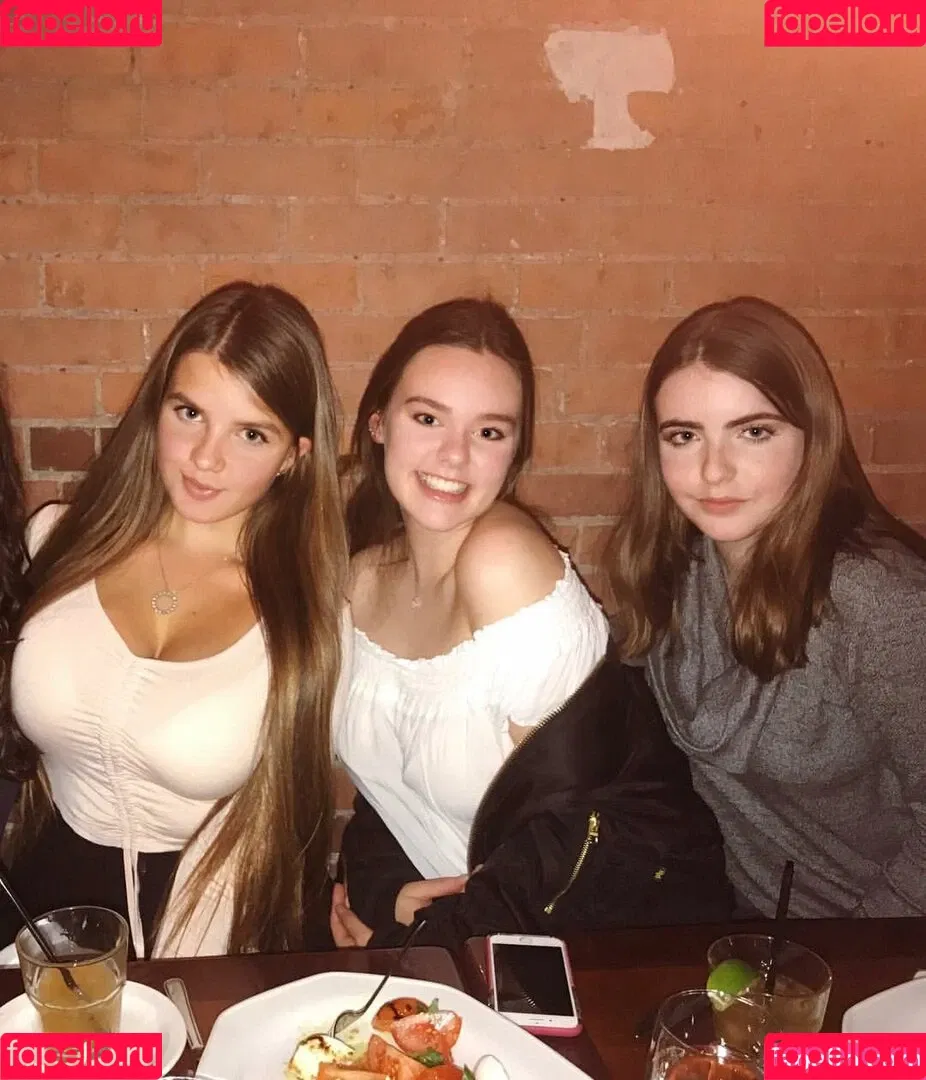 Elizabeth M / elizabethkm / elizabethnyk Onlyfans Photo Gallery 