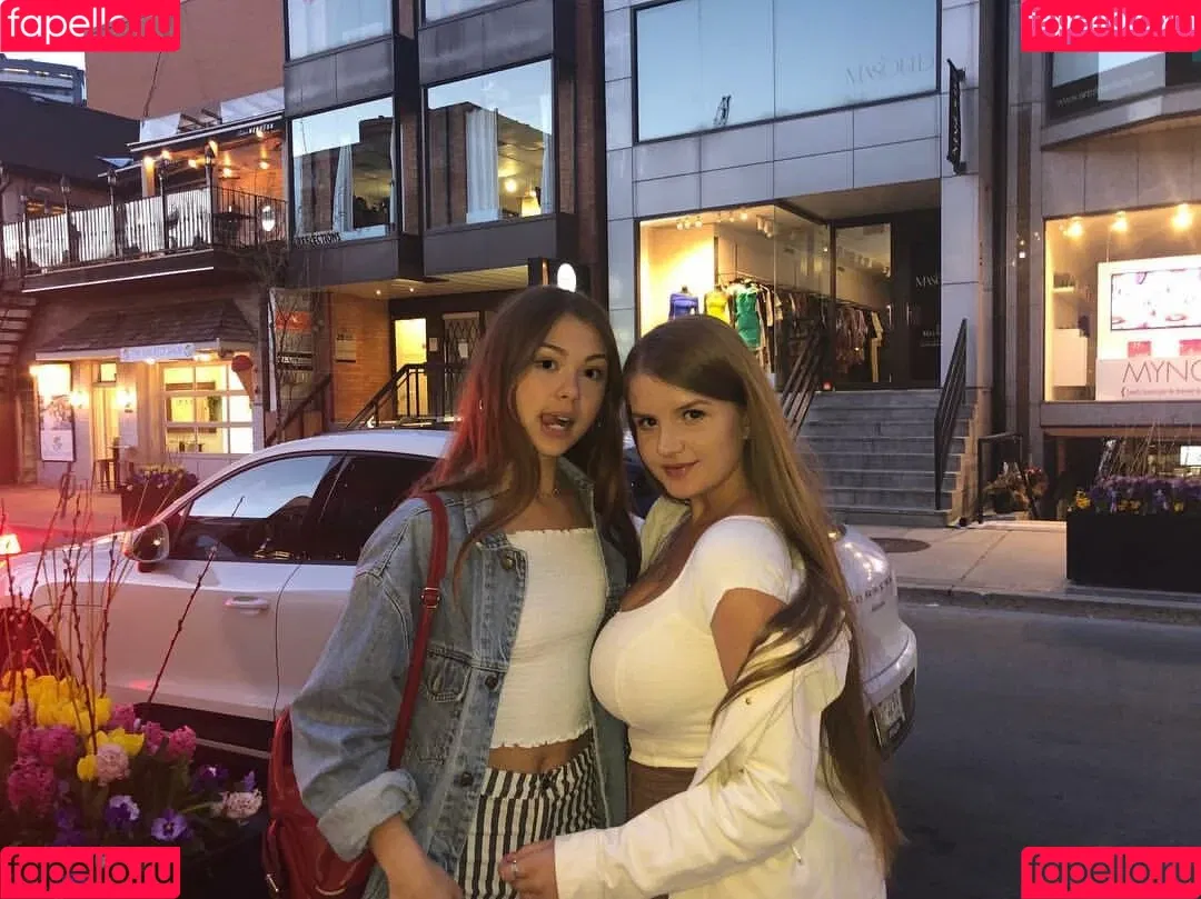 Elizabeth M / elizabethkm / elizabethnyk Onlyfans Photo Gallery 
