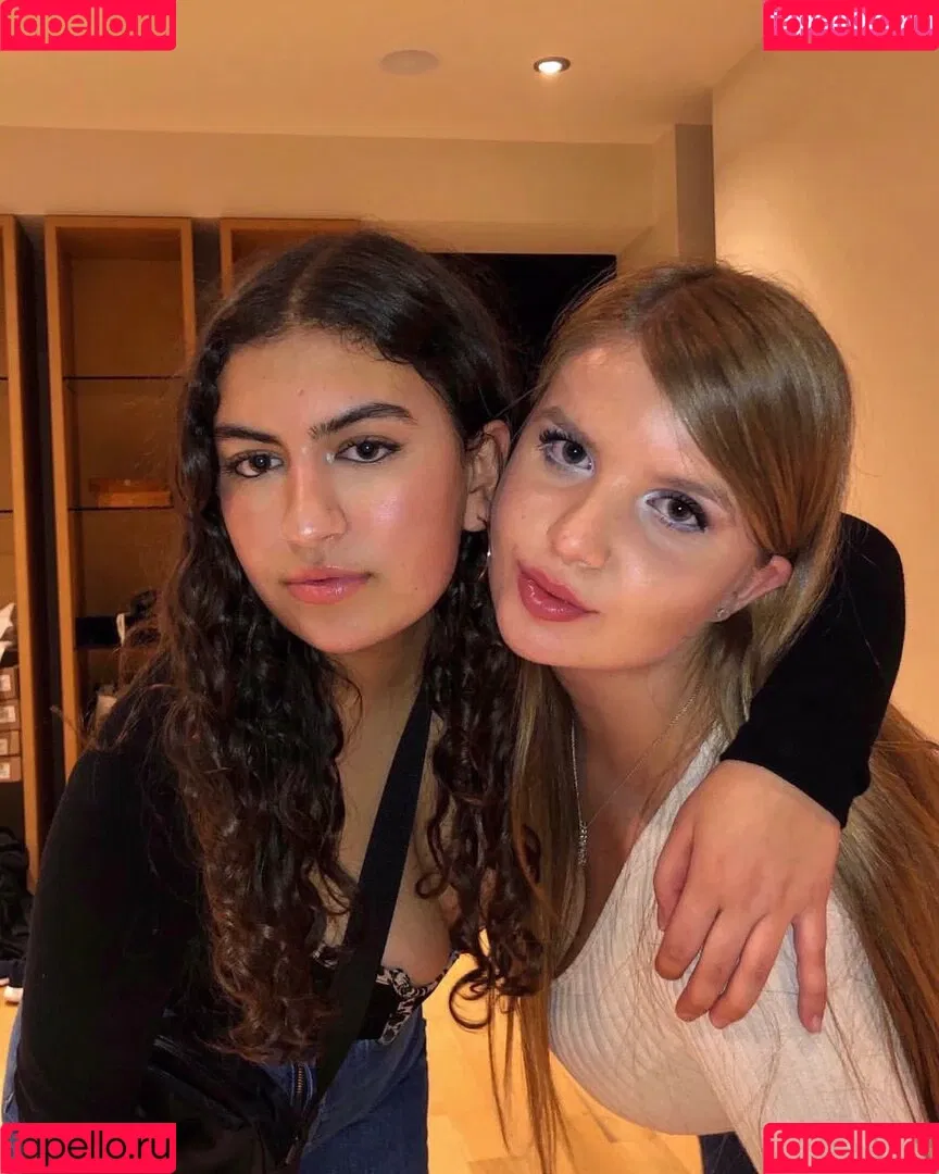 Elizabeth M / elizabethkm / elizabethnyk Onlyfans Photo Gallery 