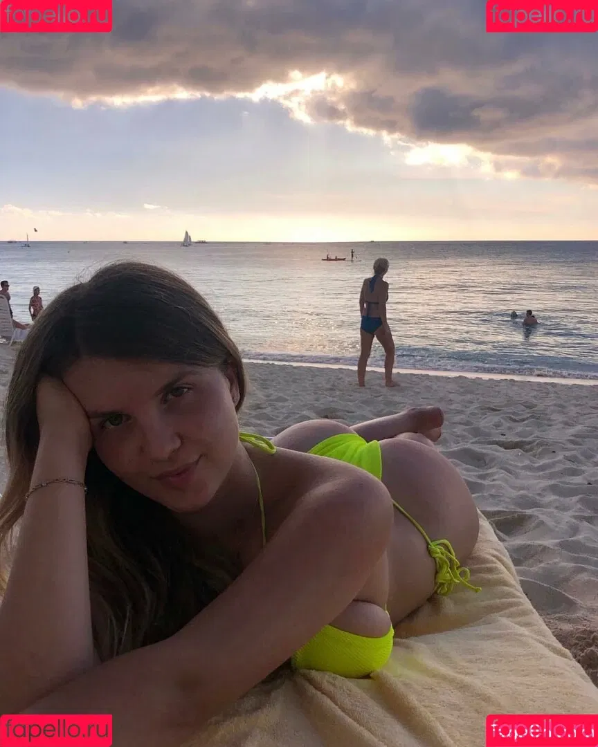 Elizabeth M / elizabethkm / elizabethnyk Onlyfans Photo Gallery 