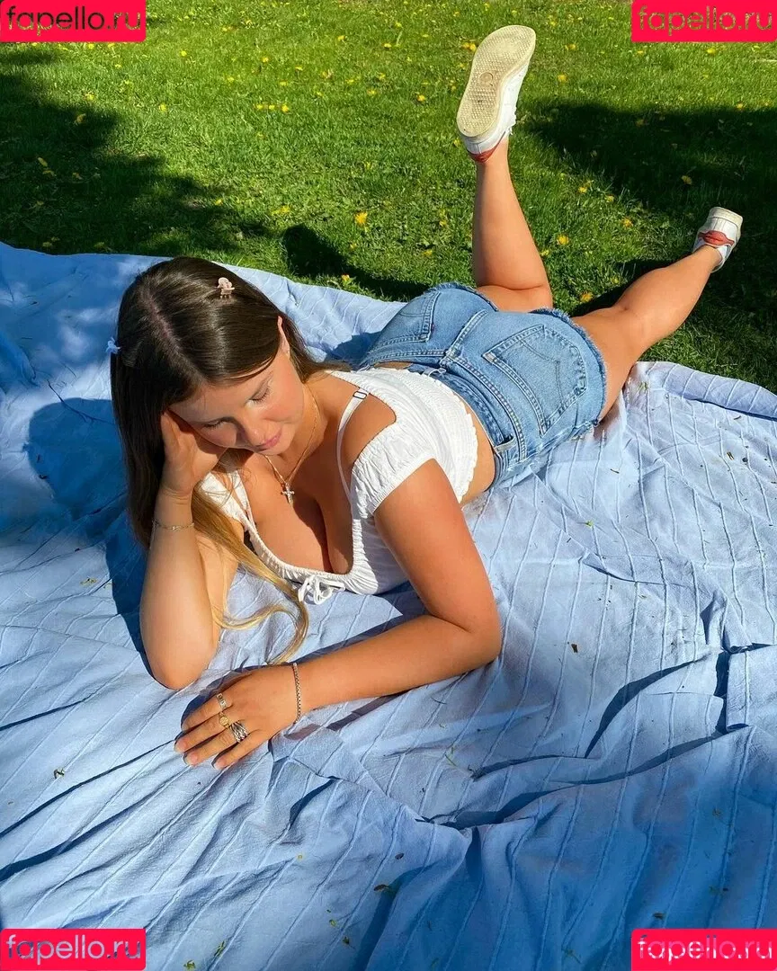 Elizabeth M / elizabethkm / elizabethnyk Onlyfans Photo Gallery 