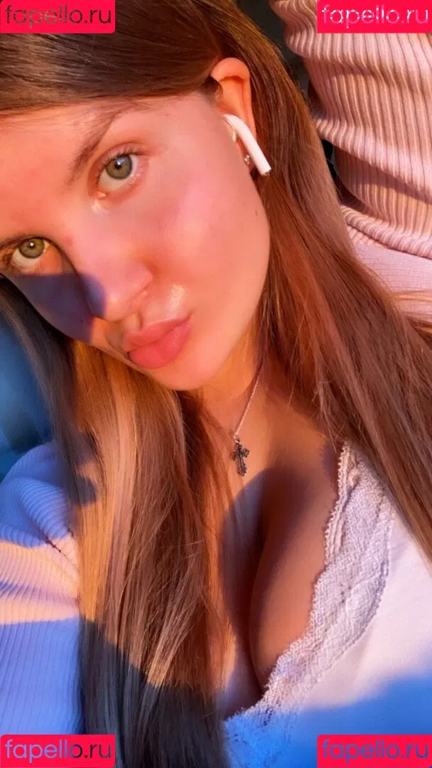 Elizabeth M / elizabethkm / elizabethnyk Onlyfans Photo Gallery 