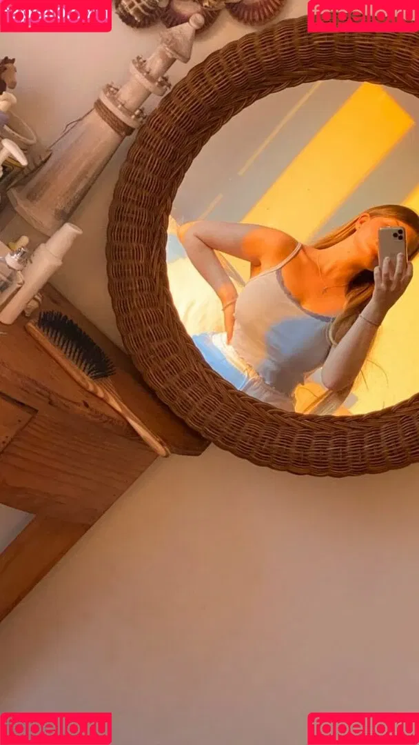 Elizabeth M / elizabethkm / elizabethnyk Onlyfans Photo Gallery 