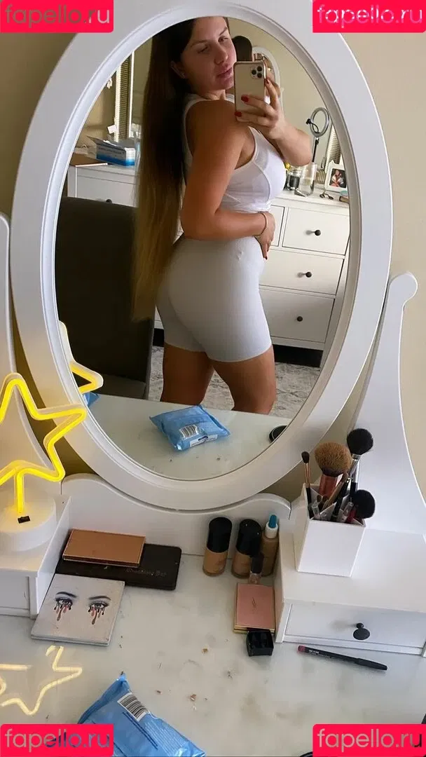 Elizabeth M / elizabethkm / elizabethnyk Onlyfans Photo Gallery 