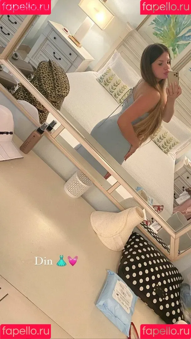 Elizabeth M / elizabethkm / elizabethnyk Onlyfans Photo Gallery 