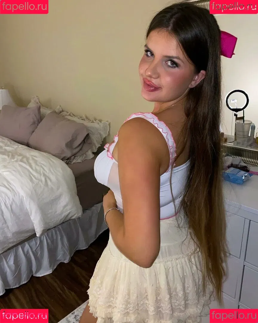 Elizabeth M / elizabethkm / elizabethnyk Onlyfans Photo Gallery 