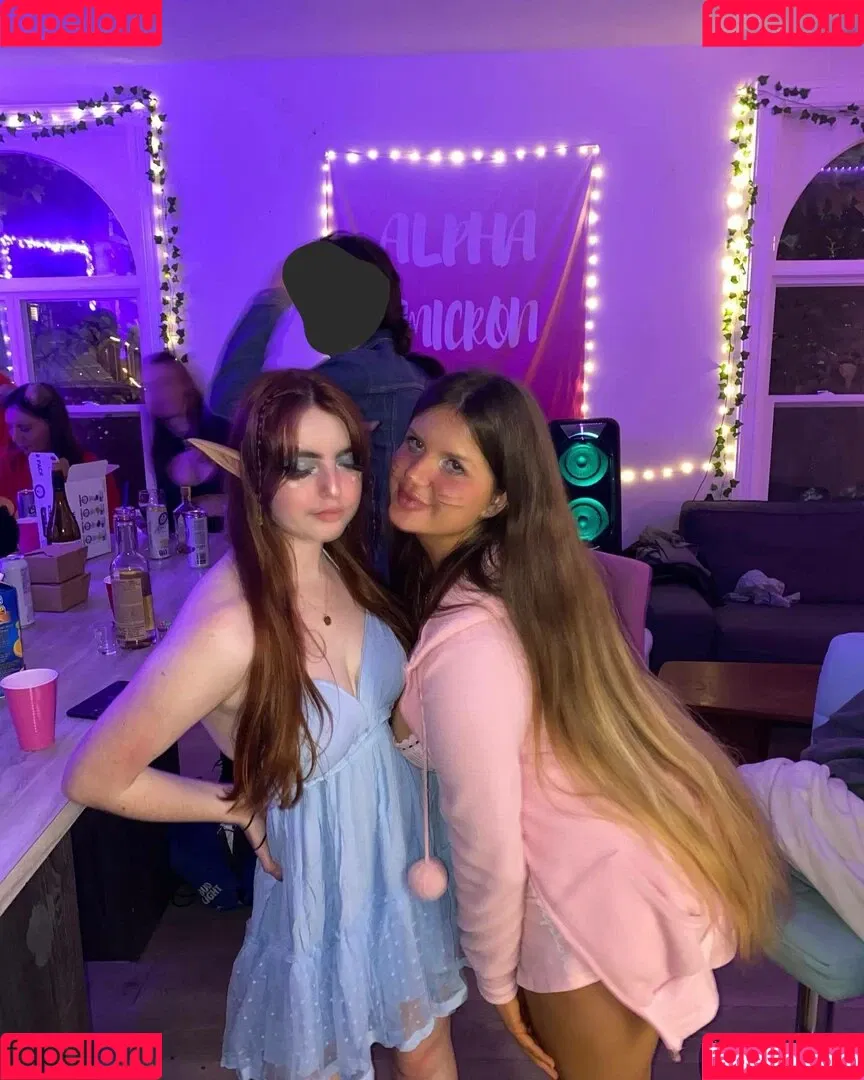 Elizabeth M / elizabethkm / elizabethnyk Onlyfans Photo Gallery 
