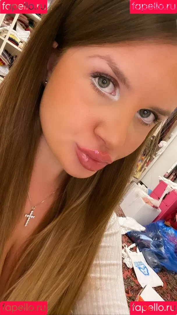 Elizabeth M / elizabethkm / elizabethnyk Onlyfans Photo Gallery 