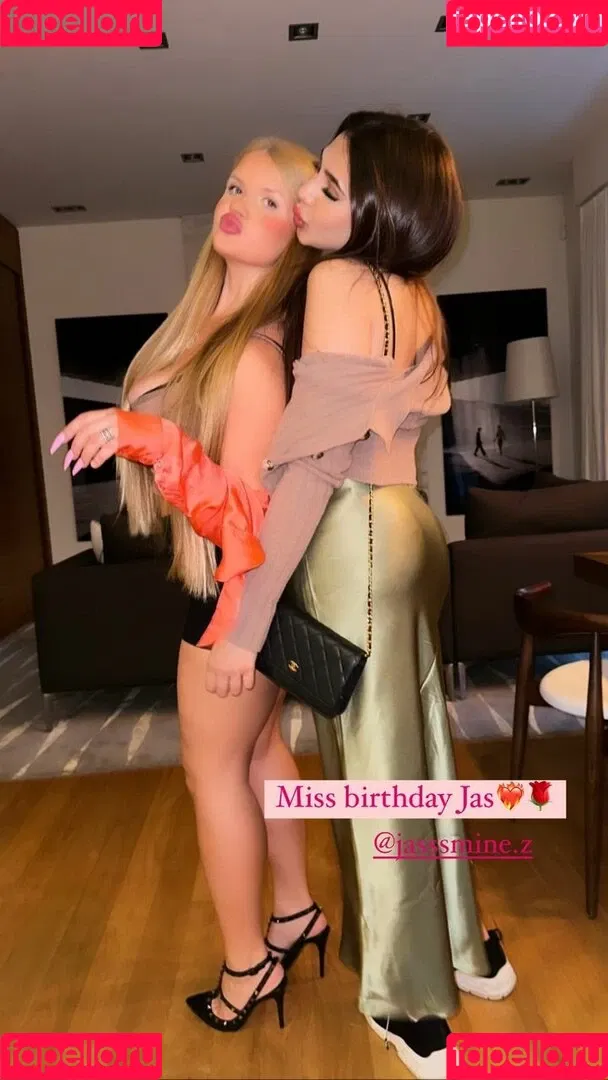 Elizabeth M / elizabethkm / elizabethnyk Onlyfans Photo Gallery 