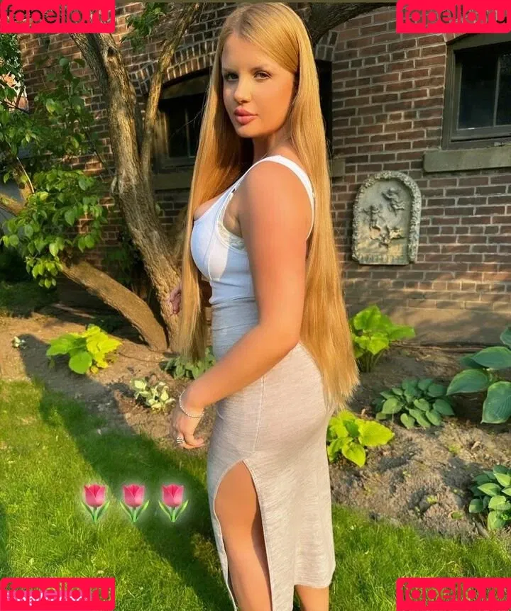Elizabeth M / elizabethkm / elizabethnyk Onlyfans Photo Gallery 