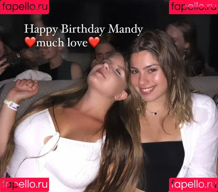 Elizabeth M / elizabethkm / elizabethnyk Onlyfans Photo Gallery 