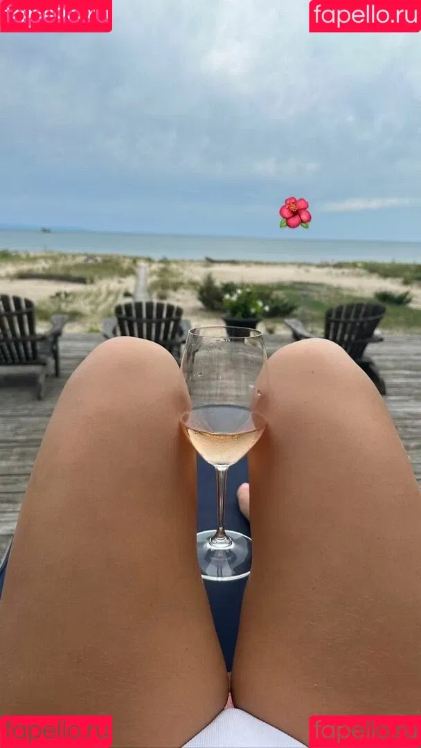 Elizabeth M / elizabethkm / elizabethnyk Onlyfans Photo Gallery 