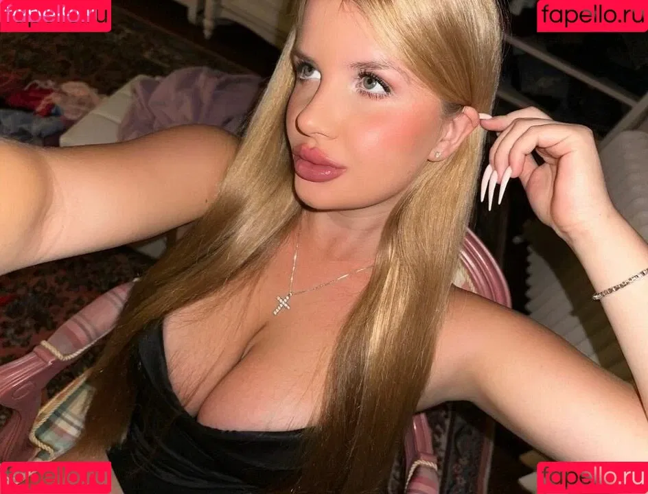 Elizabeth M / elizabethkm / elizabethnyk Onlyfans Photo Gallery 