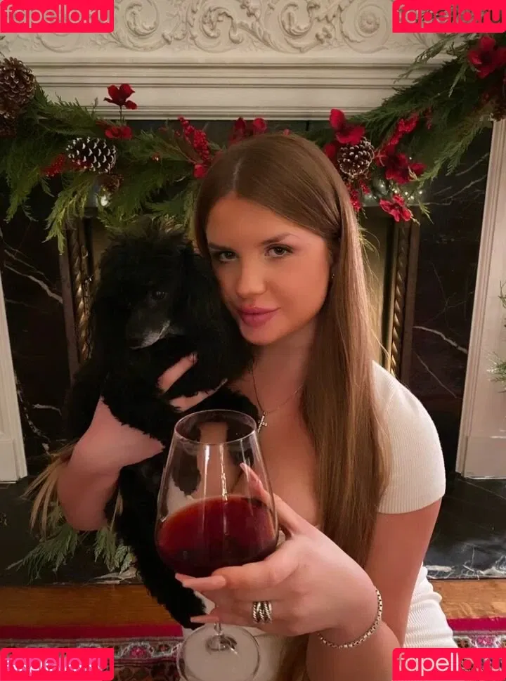 Elizabeth M / elizabethkm / elizabethnyk Onlyfans Photo Gallery 