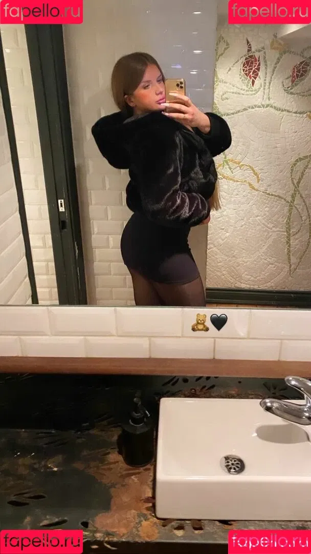 Elizabeth M / elizabethkm / elizabethnyk Onlyfans Photo Gallery 