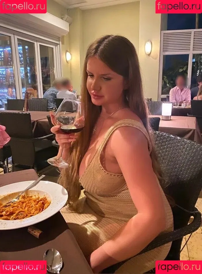 Elizabeth M / elizabethkm / elizabethnyk Onlyfans Photo Gallery 