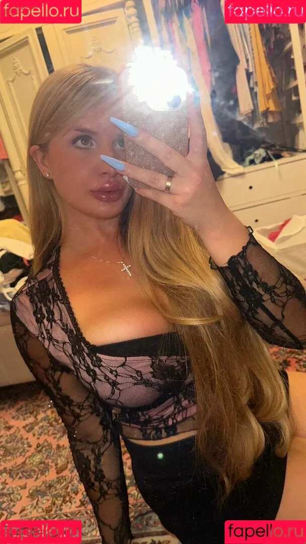 Elizabeth M / elizabethkm / elizabethnyk Onlyfans Photo Gallery 