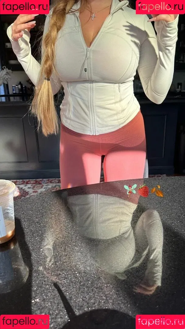 Elizabeth M / elizabethkm / elizabethnyk Onlyfans Photo Gallery 
