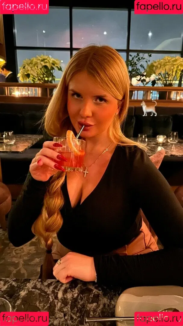 Elizabeth M / elizabethkm / elizabethnyk Onlyfans Photo Gallery 