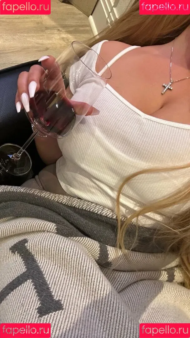 Elizabeth M / elizabethkm / elizabethnyk Onlyfans Photo Gallery 
