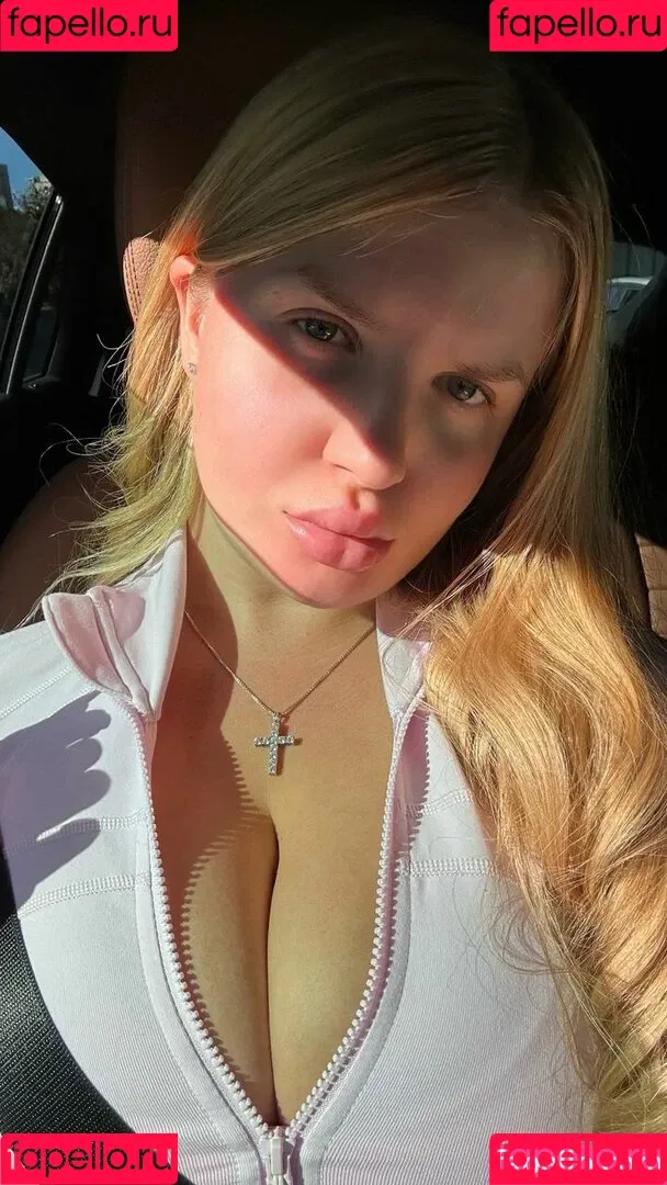 Elizabeth M / elizabethkm / elizabethnyk Onlyfans Photo Gallery 