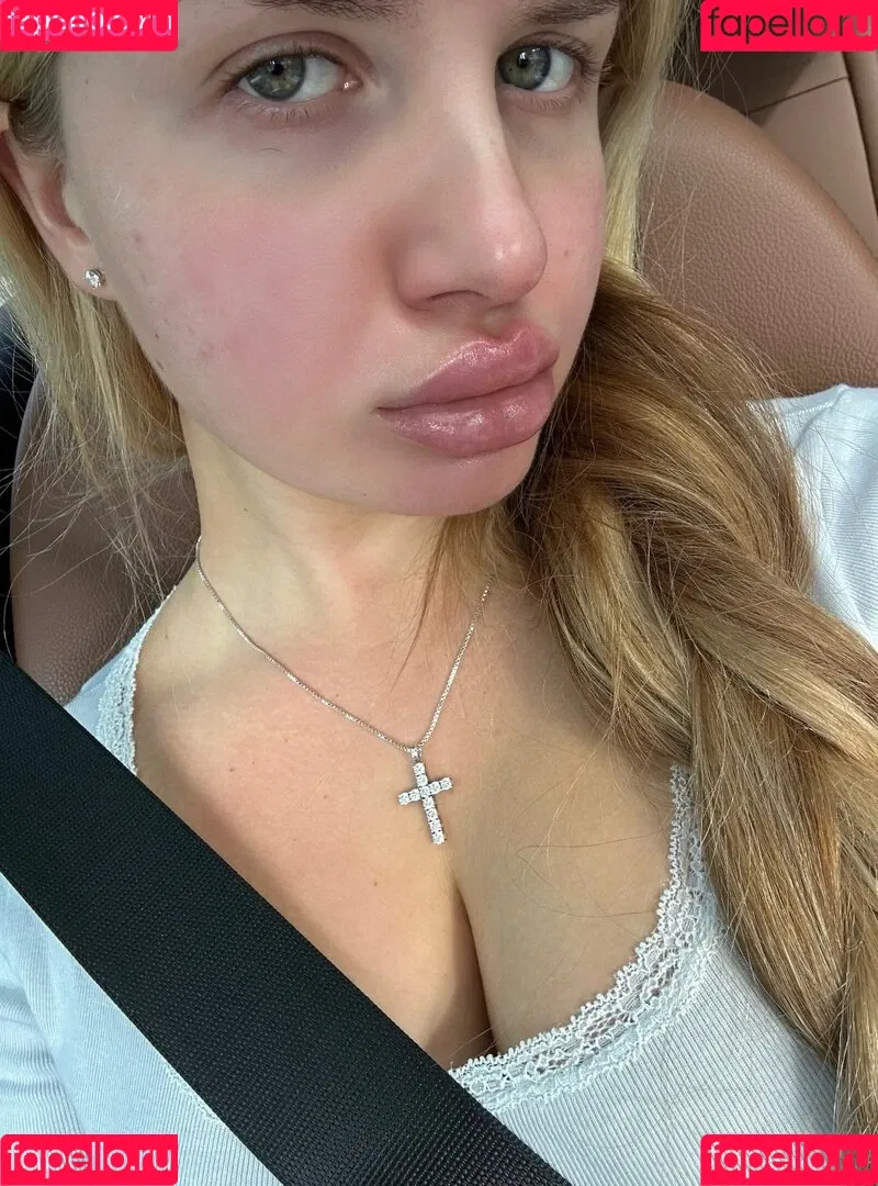 Elizabeth M / elizabethkm / elizabethnyk Onlyfans Photo Gallery 