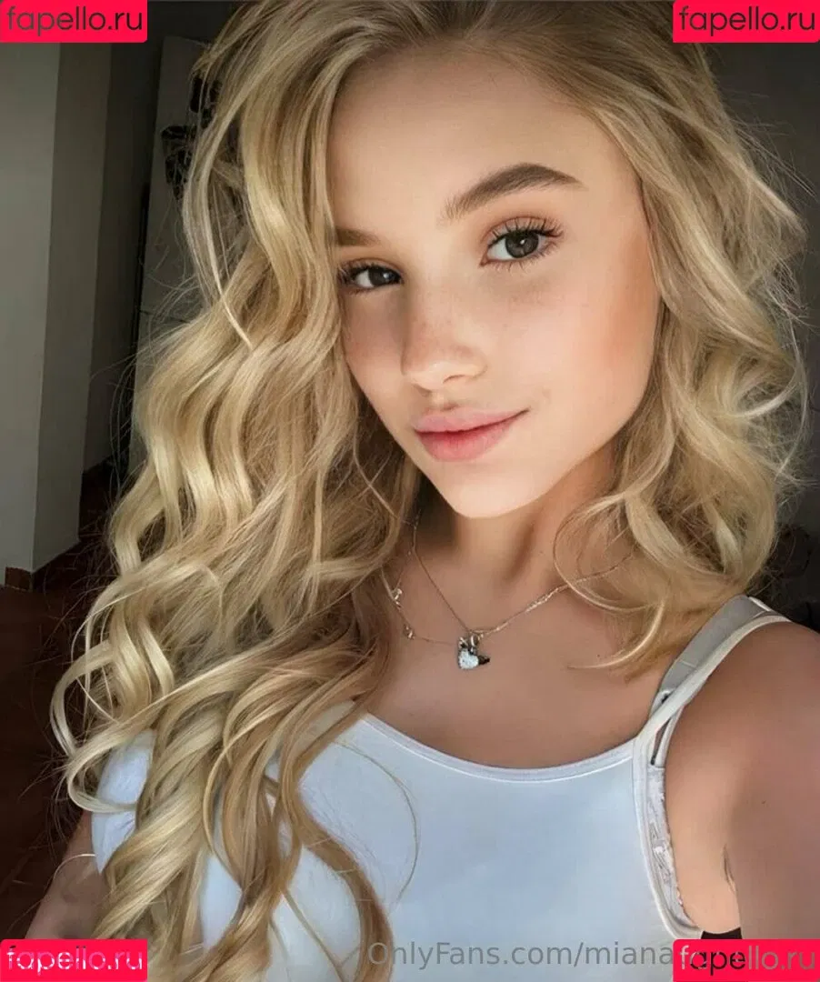miaalario / mianaughtygirl Onlyfans Photo Gallery 