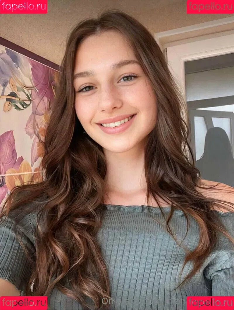 miaalario / mianaughtygirl Onlyfans Photo Gallery 