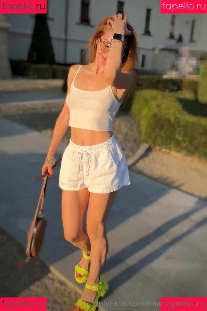 miaalario / mianaughtygirl Onlyfans Photo Gallery 
