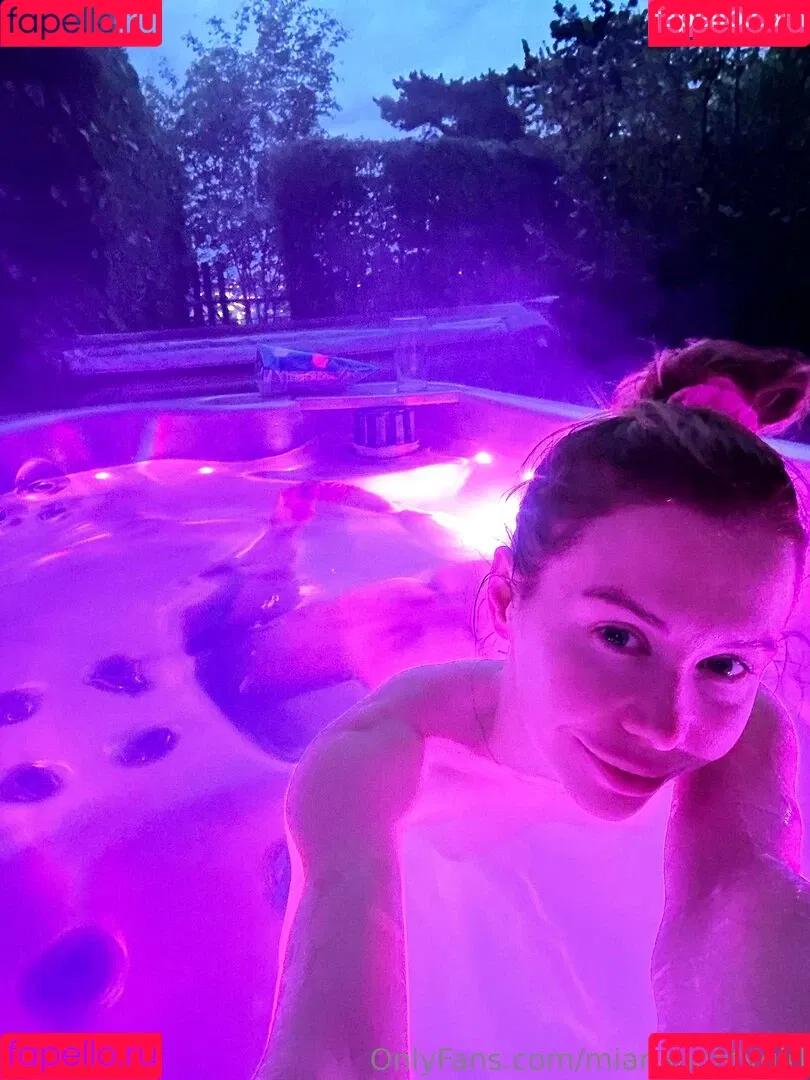 miaalario / mianaughtygirl Onlyfans Photo Gallery 