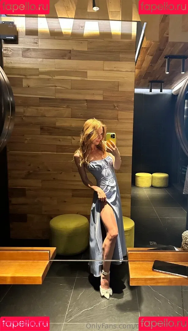 miaalario / mianaughtygirl Onlyfans Photo Gallery 