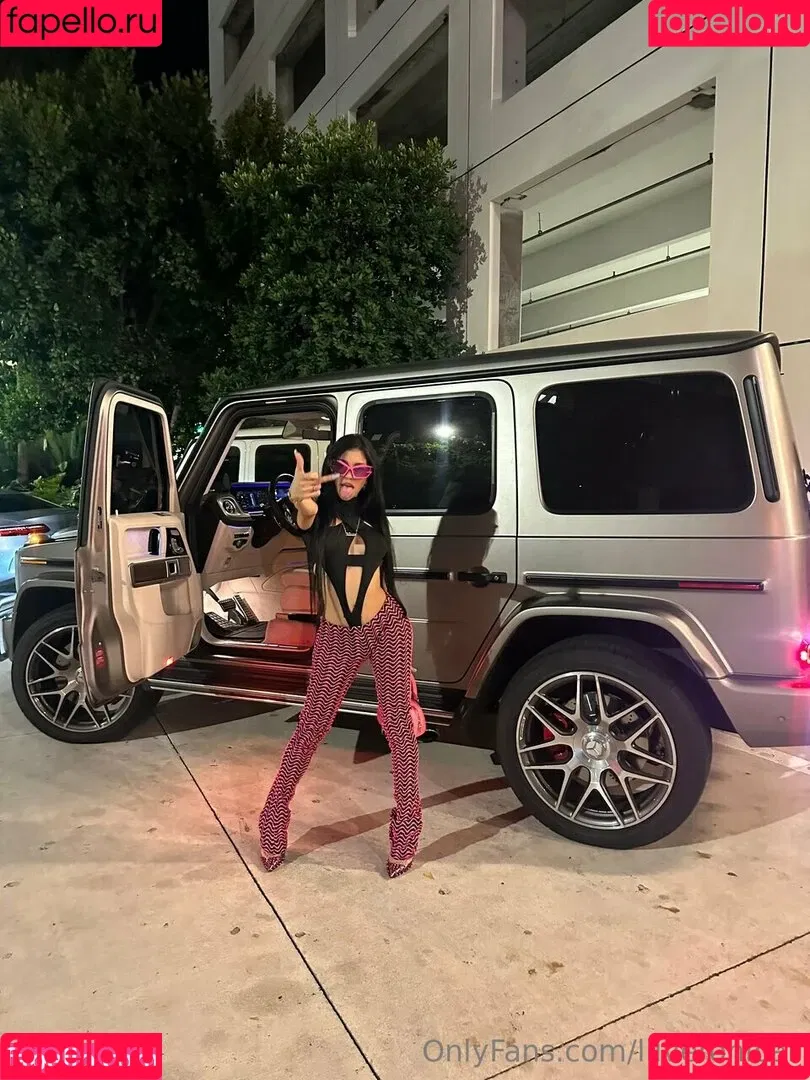 Lilveronicar / Veronica Rodriguez / vrodlive Onlyfans Photo Gallery 