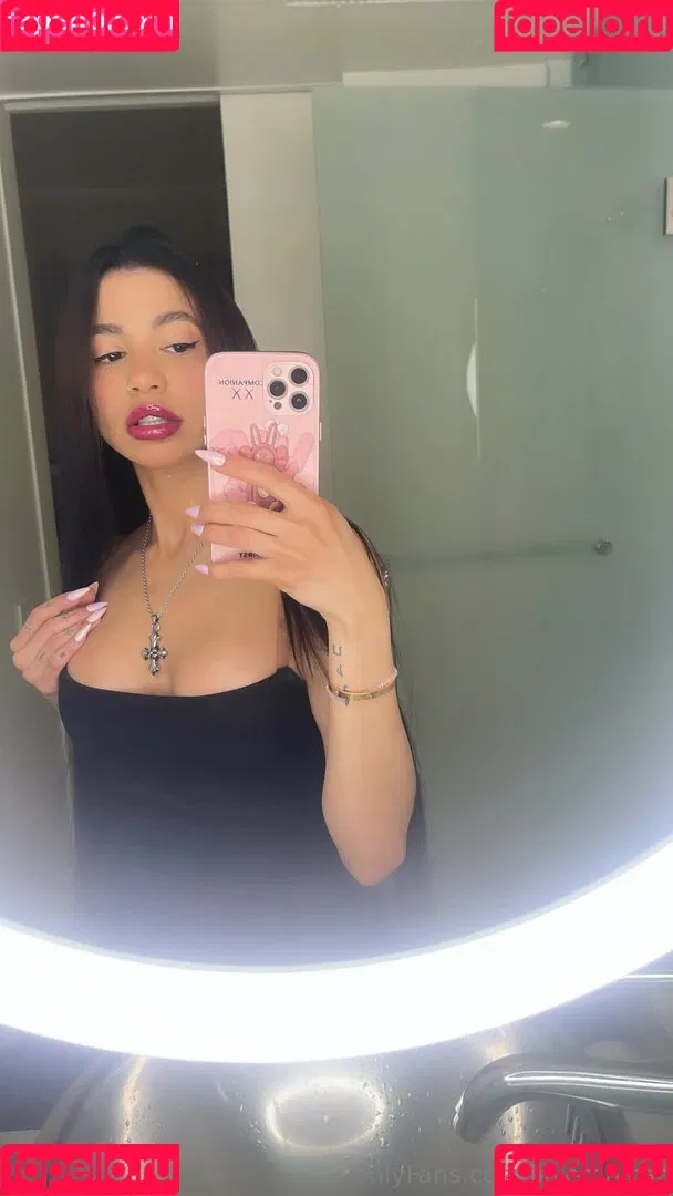 Lilveronicar / Veronica Rodriguez / vrodlive Onlyfans Photo Gallery 