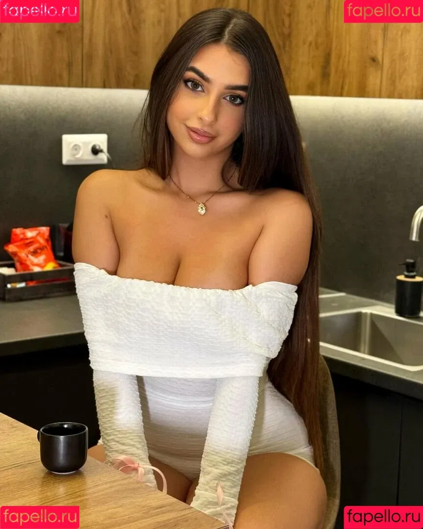 Eva Savagiou / ___evasavagiou Onlyfans Photo Gallery 