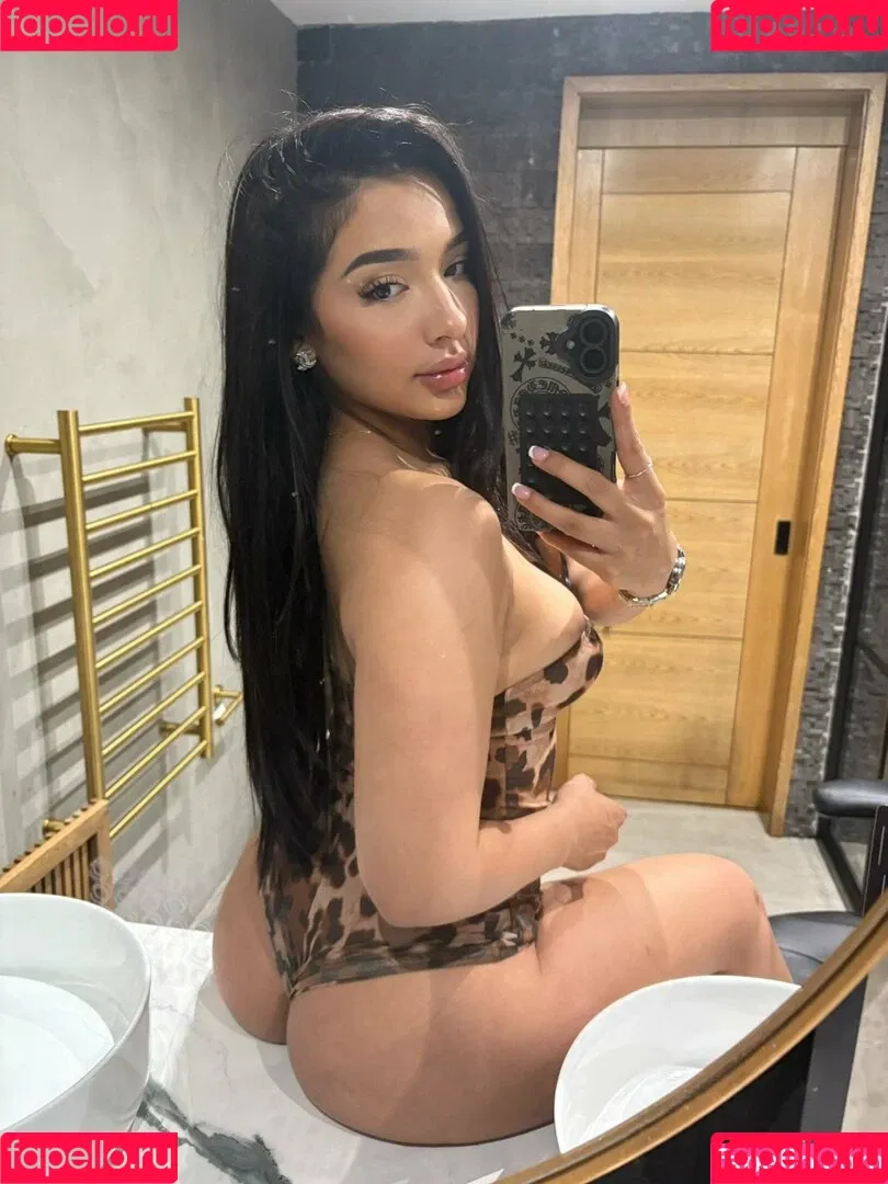 Michenao / XsMiche / michenaofficial / miichenao Onlyfans Photo Gallery 