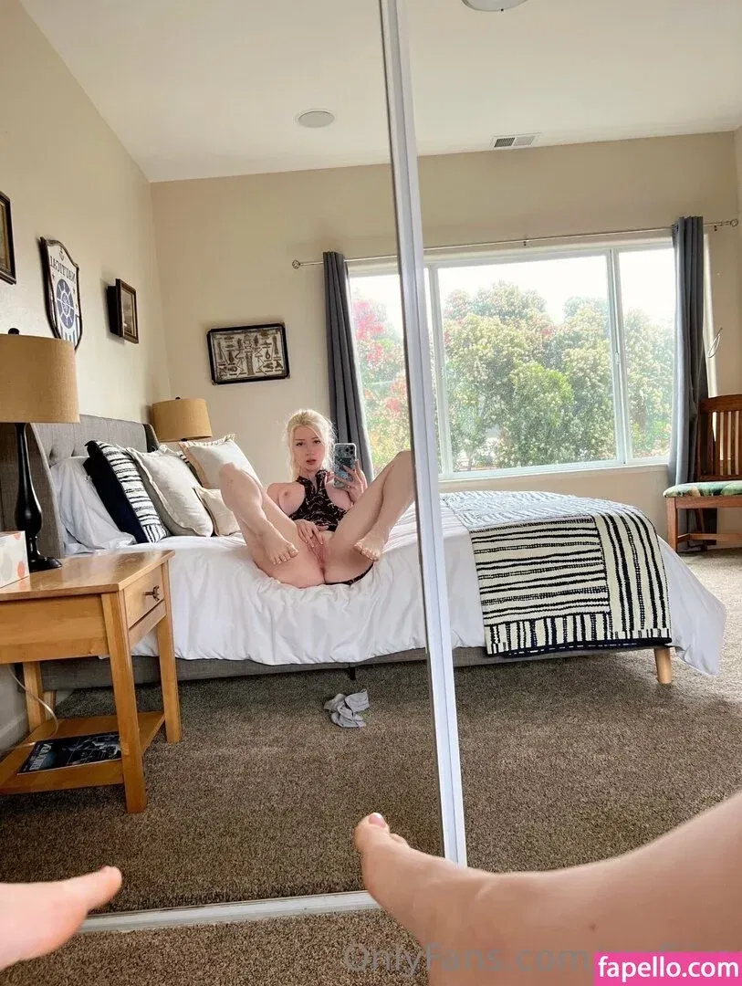 Lilly Bloomes / LillyBloomes Onlyfans Photo Gallery 