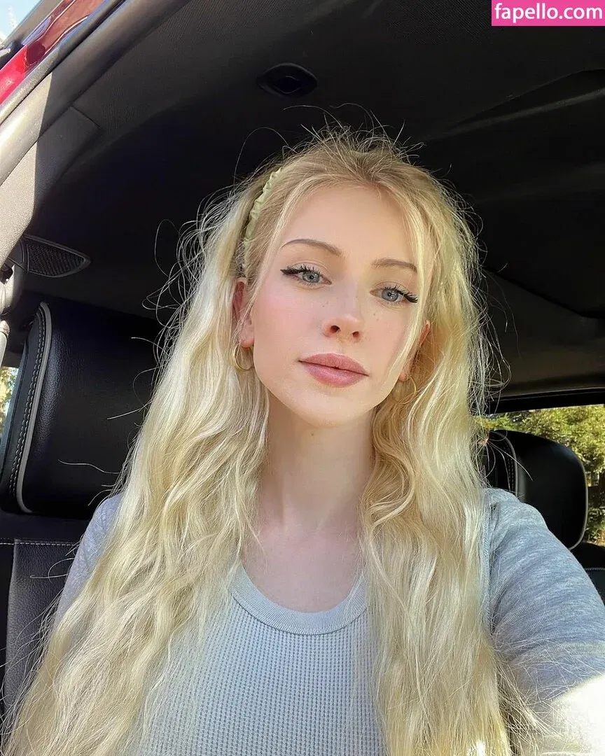 Lilly Bloomes / LillyBloomes Onlyfans Photo Gallery 