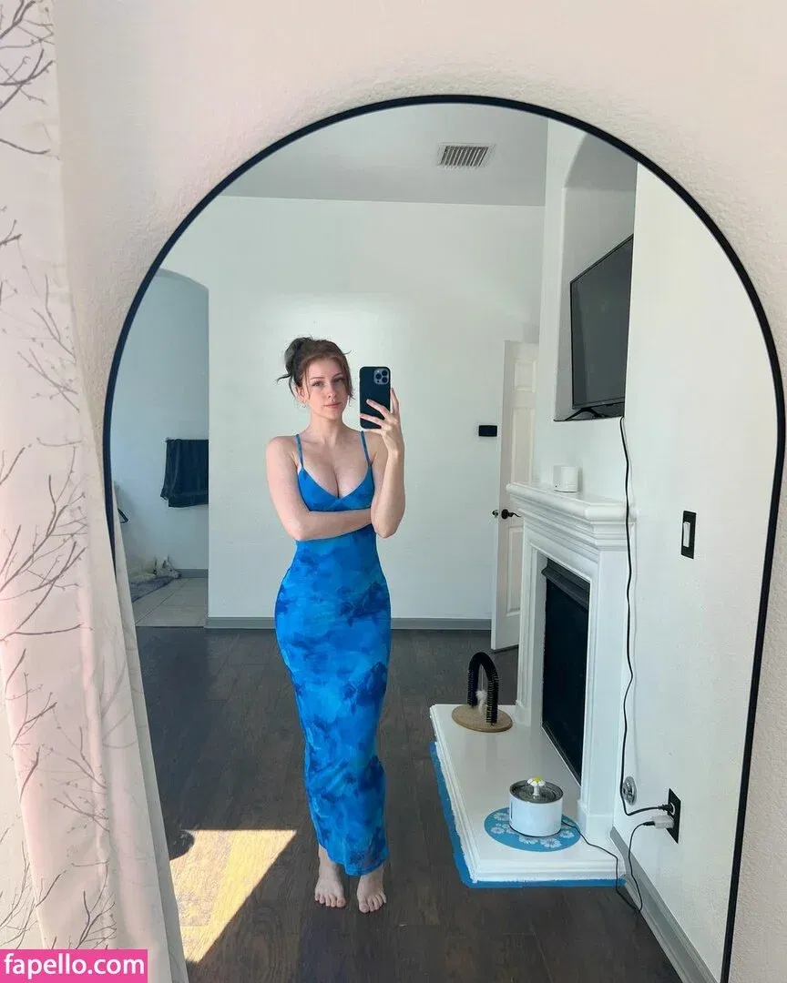 Lilly Bloomes / LillyBloomes Onlyfans Photo Gallery 