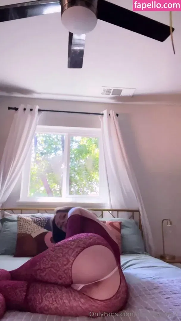 Lilly Bloomes / LillyBloomes Onlyfans Photo Gallery 