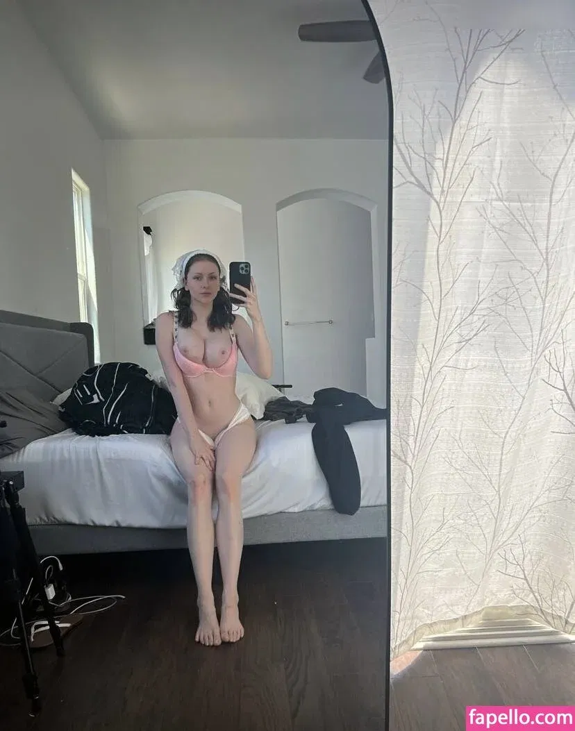 Lilly Bloomes / LillyBloomes Onlyfans Photo Gallery 