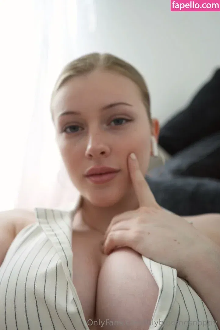 Lilly Bloomes / LillyBloomes Onlyfans Photo Gallery 