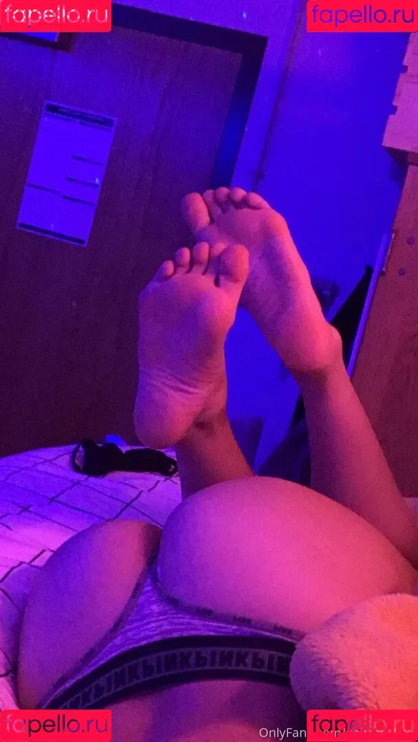 girlyygigi / worshipgigi Onlyfans Photo Gallery 