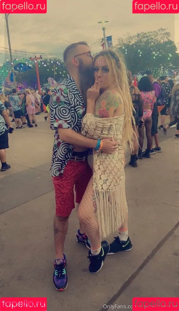 cosmic_gardens_official / cosmikgardens Onlyfans Photo Gallery 